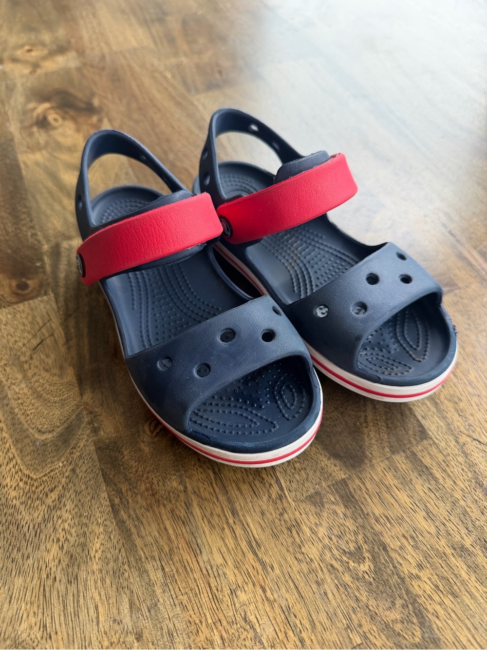 CROCS Kids Crocband Cruisers Navy and Red Sporty Strap Sandals C13